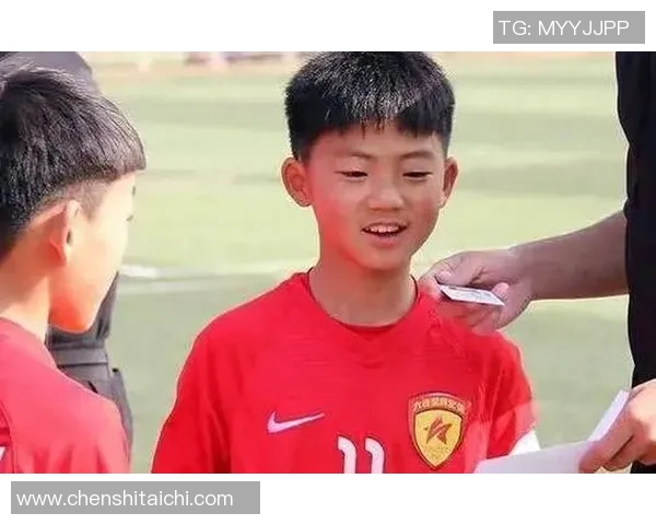 14岁足球天才崛起 未来足坛新星的无限可能与挑战