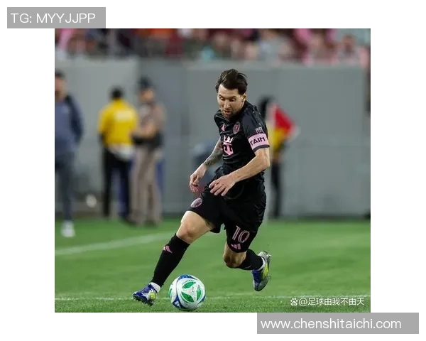 十大球星精彩绝技集锦 足球技巧大解析与视觉盛宴