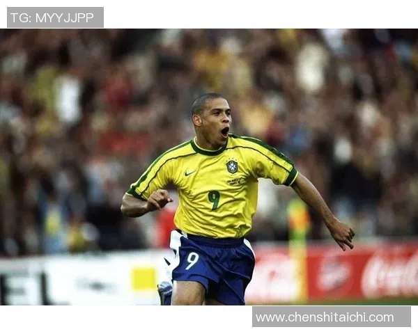 历史足球巨星阶层分析与影响力的演变探索 历史足球巨星阶层分析与影响力的演变探索