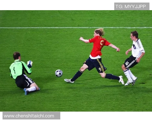 天下足球十大神级球星合照尽显王者风范震撼全场 天下足球十大神级球星合照尽显王者风范震撼全场